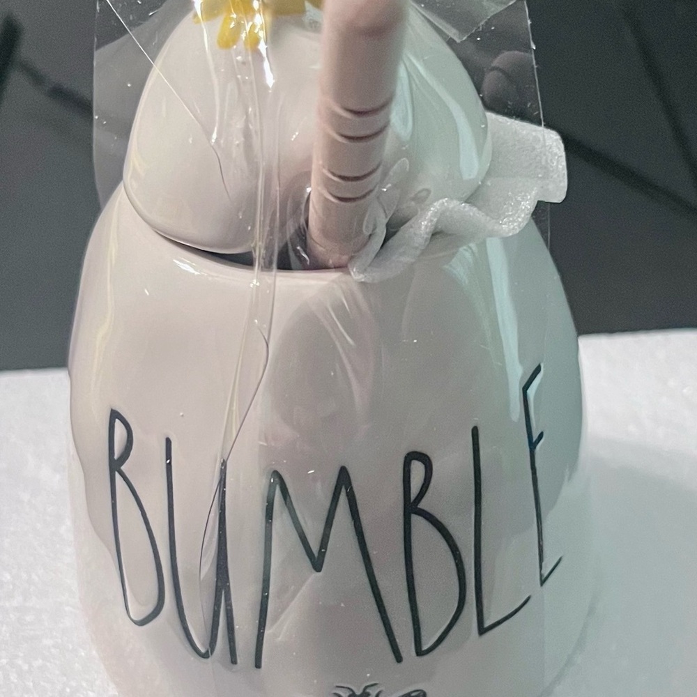 Rae Dunn: Bumble Honey Pot